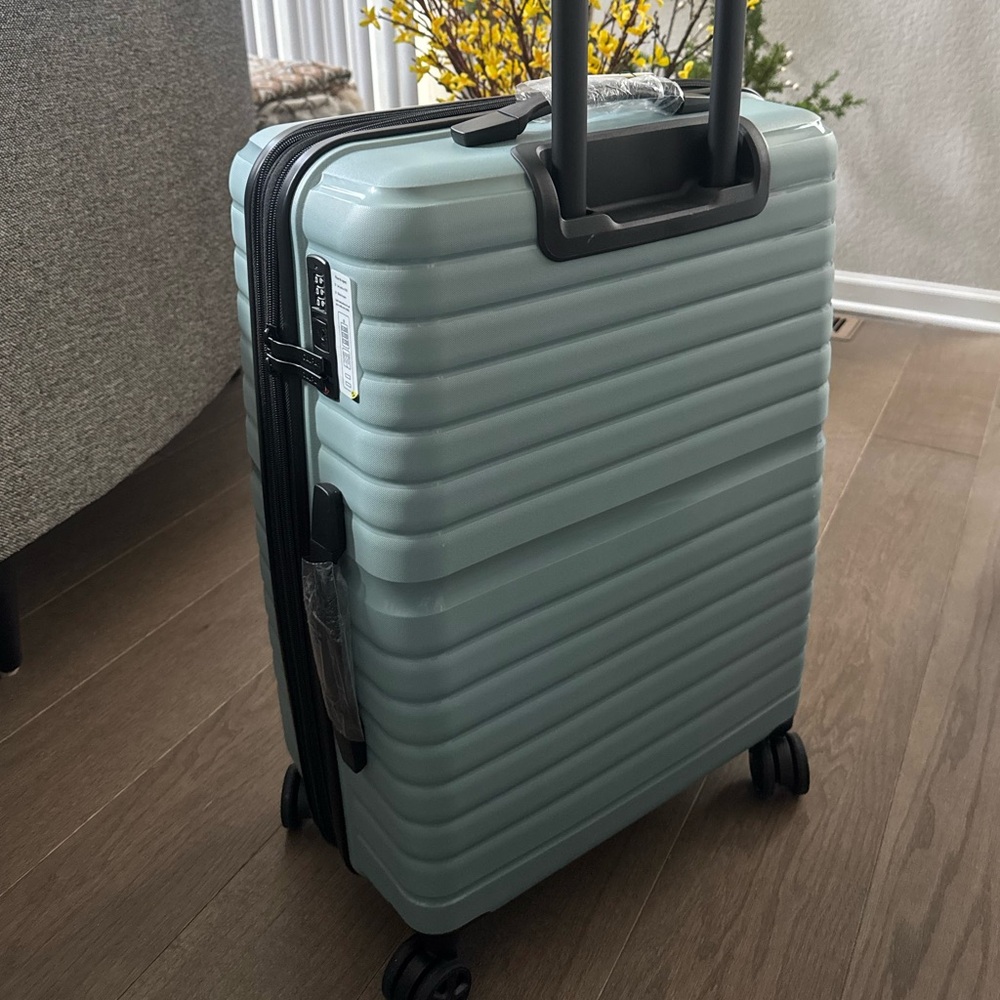 New 🧳🌎🛩️ CALPAK 25” Hardside Spinner Luggage - Picture 2 of 4